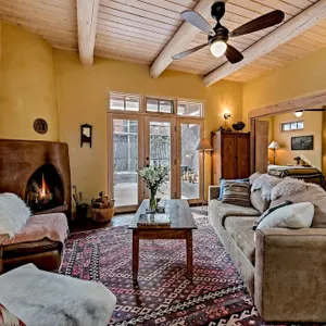 Antonia - Stylish Historic East Side Retreat, Walk Everywhere