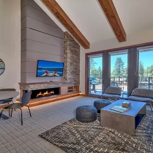 Luxury Residence - Gondola across the Street Book 7 Nights for 10% Off by Red...