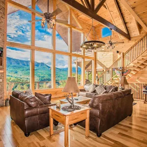 Owner Managed Star Dancer Cabin - Best Views You Can Get! Theater Arcade Hot Tub