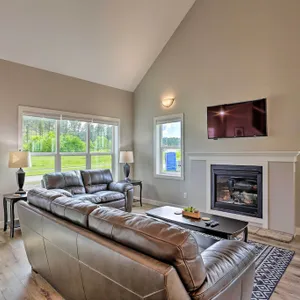 NEW! Heart of Black Hills Home by Mickelson Trail!