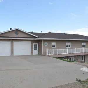 5 Bed/3.5 Bath-Sleeps Up To 17-easy I-90 on/off Chamberlain/Oacoma