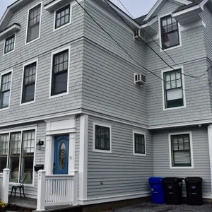 Cottage in Heart of Downtown Newport