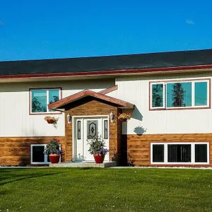Fairbanks Alaskan Abode ~ 1 Mile to Pioneer Park!