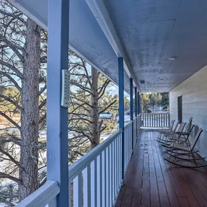 Spacious Retreat w/ Hot Tub: 15 Mi to Mt Rushmore!