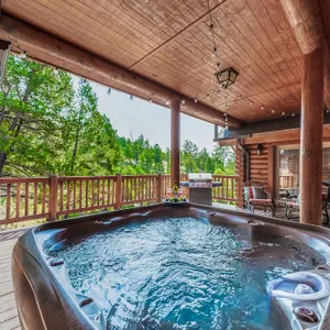 Big Sky, 6 BRs, Hot Tub, Loft, Decks, Gameroom, Sleeps 16