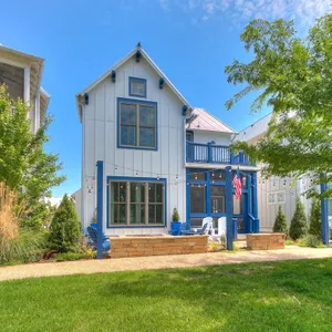 Carlton Landing! Gorgeous Home on Redbud Park