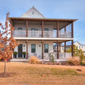 Carlton Landing! Spacious cottage with second story view of Lake Eufaula!