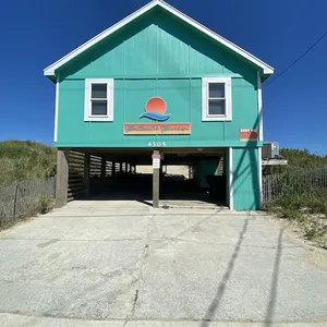 On the Beach w/direct beach access & Ocean Views! Electric Fireplace for winter!