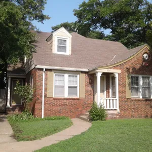 The Lodge: Five blocks from Old Town and close to Intrust Arena