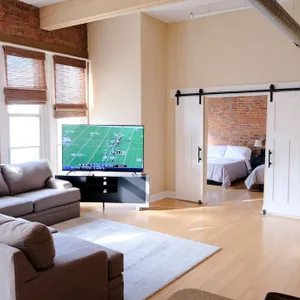 Top Floor Loft! 4 Bedrooms and 2,000 sq ft