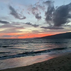 Gorgeous lake view, New 6 person hot tub, Beach access