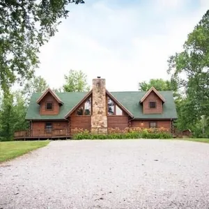 Lakeside Log Cabin
Wedding Venue • Hunting • Fishing