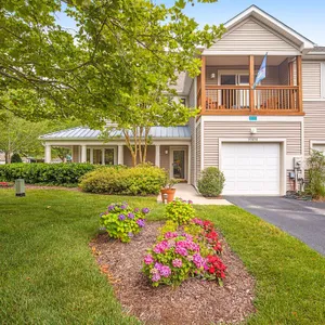 Sea Colony Tennis townhouse with private screened porch basketball, pool, & gym