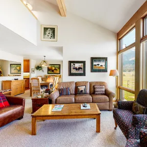 Beautiful family home w/full kitchen and gorgeous views from living room