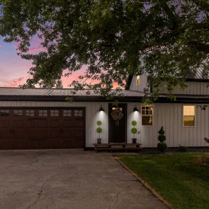 Farmhouse On 4