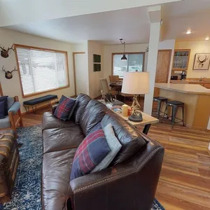 Longhorn Hideaway: Pet Friendly, Near Ponderosa Park, Quiet Wooded Neighborhood