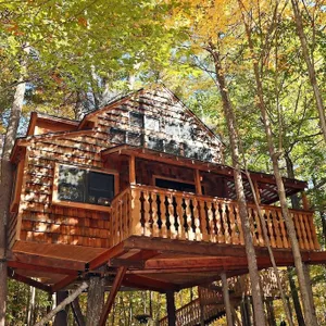 Luxurious Two-Story Treehouse | Minutes from Lake Sunapee | Peaceful