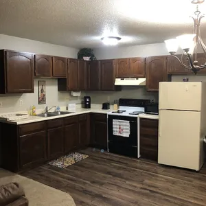 Clean and Comfy!! 2 Bedrooms!