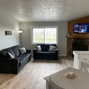 Bayview Condo # 2, Ogallala Beach, Sleeps 8 Comfortably!