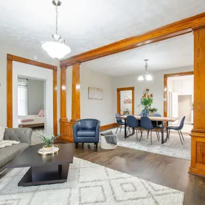 Charming 2 bedroom bungalow close to downtown.