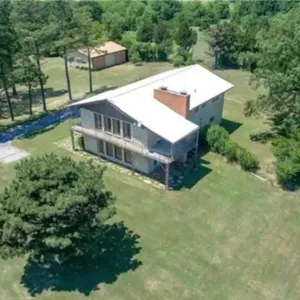 Primrose Farmhouse (Near Turner Falls)