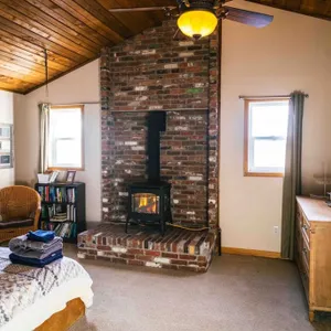 Close to town, room to spread out: Sleeps 9 in 5 bedrooms