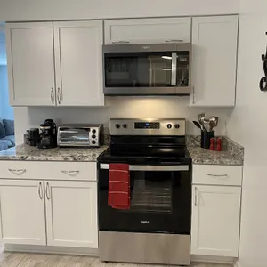 Norfolk luxury 2 bedroom upscale area by hospital