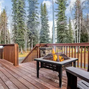 North Pole Escape w/ Deck & Aurora Lights Views!