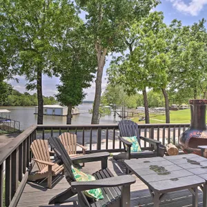 Idyllic Family Getaway with Grand Lake Access!