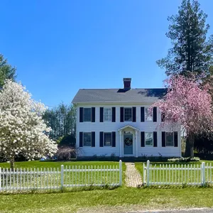 1860's Colonial House Near Downtown and Beaches!