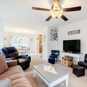 New, Dog-Friendly Home 3 Blocks from Long Sands Beach w/ AC, Patio, Laundry!