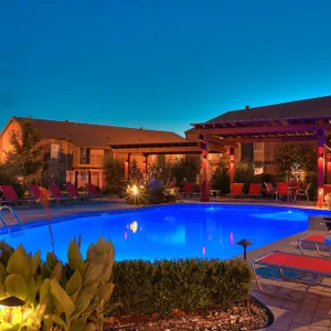 OU Oasis | Pool+Gym | BBQ | Smart TV | 100mb | W/D