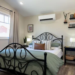 Downtown Casita, recently renovated, charming 1 bedroom, with parking and a g...