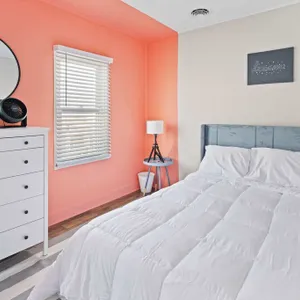 Colorful 6BR Duplex Apt Midtown AC near Boardwalk