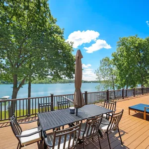 Beautiful Newly Renovated (2021) Lakefront Home Near Notre Dame
