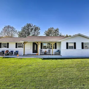 Warm + Cozy Buckeye Lake Home: Yard + Patios!
