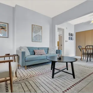 Cozy Cottage in the Heart of Hyde Park by RedAwning