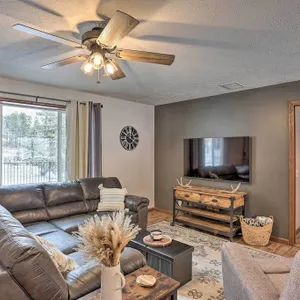 ‘14A Getaway’ Family House with Large Deck!