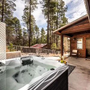The Great Escape | Gas Grill, Hot Tub, Fireplace!