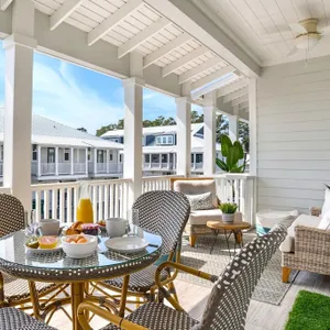 Emerald Air 30A: Pool-Bikes-Grill-2 min to Beach-Walk to Shopping & Dining