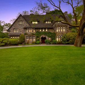 Mansion at the Highlands