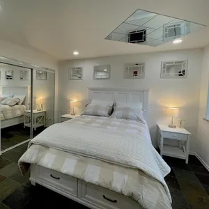 Suite Rock near glacier and Auke Bay harbor -DISCOUNTS ON TOURS!