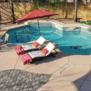 Beautiful home with private pool, W/D, central AC & great locale - dog-friendly