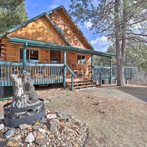 Whitewood Cabin: Deck, Gas Grill & Hot Tub!