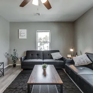 Beautiful Downtown modern 1 BR. 1 BA Washer+ Dryer
