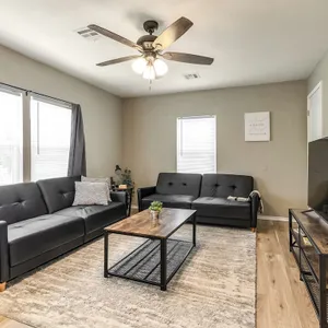 Sleek 1 Bd Remodeled Apt. In the heart of Downtown