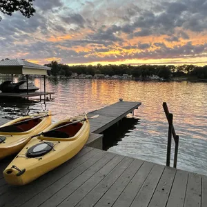 Lakefront Home on Freeman-Swimming-Kayaks-Fishing-Docks and all amenities!