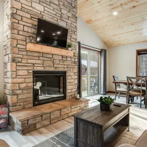 Modern cabin with fast WiFi, firepit, pergola, W/D, & central AC