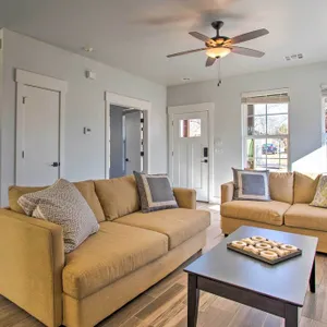 Stylish OKC Farmhouse w/ Garden - Close to OU