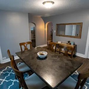 Cheerful 3-Bedroom Home on the Hill